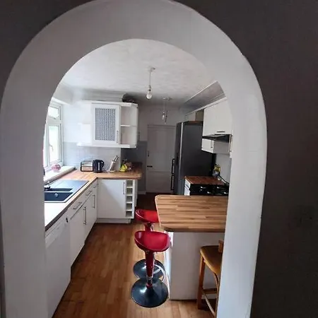Edwardian 4 Bedrooms With 4 Bathrooms Townhouse, Next To Underground, Accommodates 10 People London Exterior photo