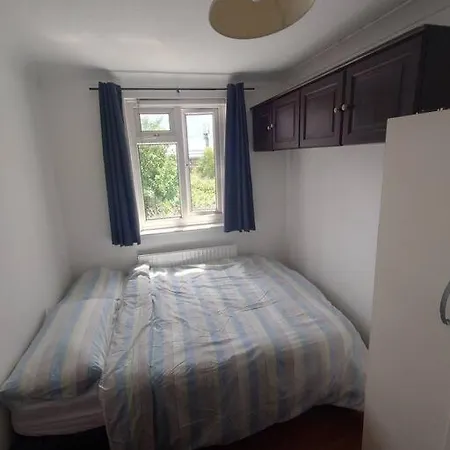 Edwardian 4 Bedrooms With 4 Bathrooms Townhouse, Next To Underground, Accommodates 10 People London Exterior photo