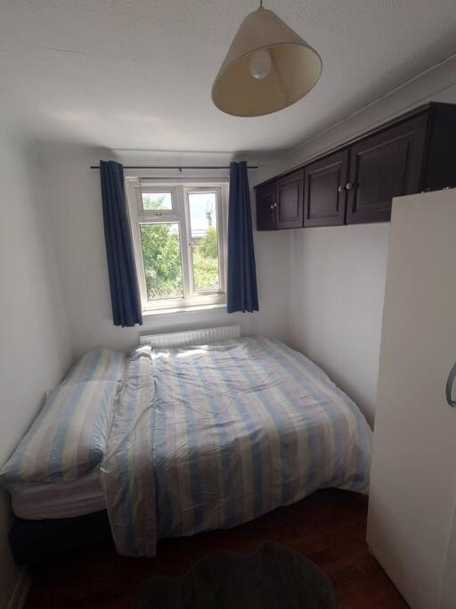 Edwardian 4 Bedrooms With 4 Bathrooms Townhouse, Next To Underground, Accommodates 10 People Holiday home *