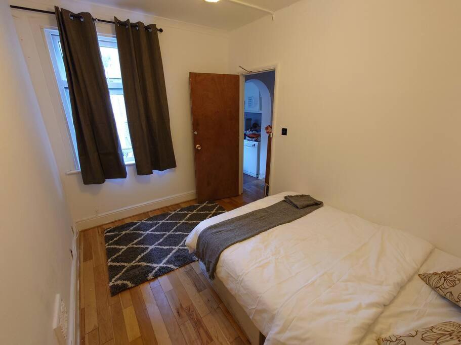 Holiday home Edwardian 4 Bedrooms With 4 Bathrooms Townhouse, Next To Underground, Accommodates 10 People *