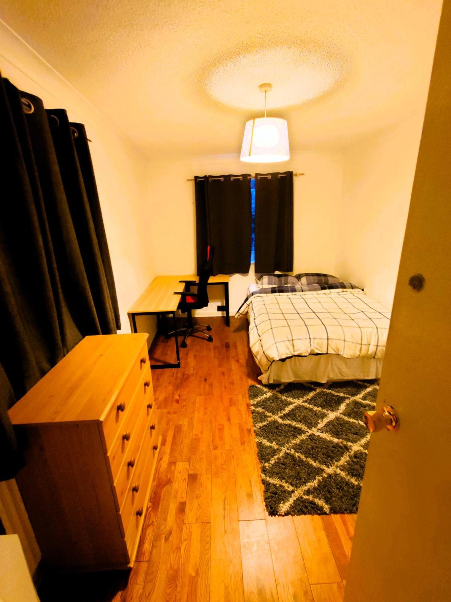 Edwardian 4 Bedrooms With 4 Bathrooms Townhouse, Next To Underground, Accommodates 10 People Holiday home