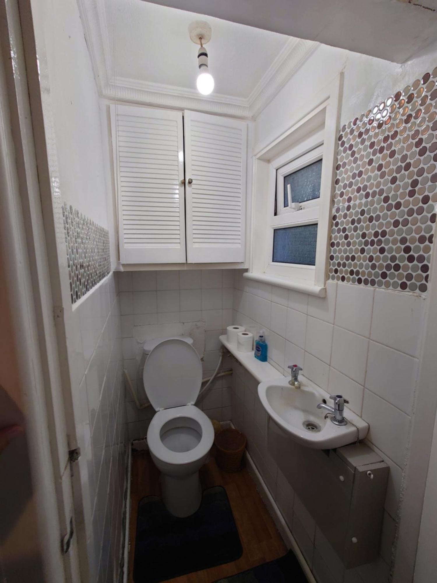 Edwardian 4 Bedrooms With 4 Bathrooms Townhouse, Next To Underground, Accommodates 10 People Holiday home London
