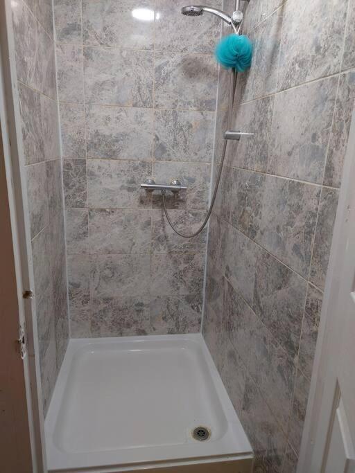 Edwardian 4 Bedrooms With 4 Bathrooms Townhouse, Next To Underground, Accommodates 10 People Сasa de vacaciones